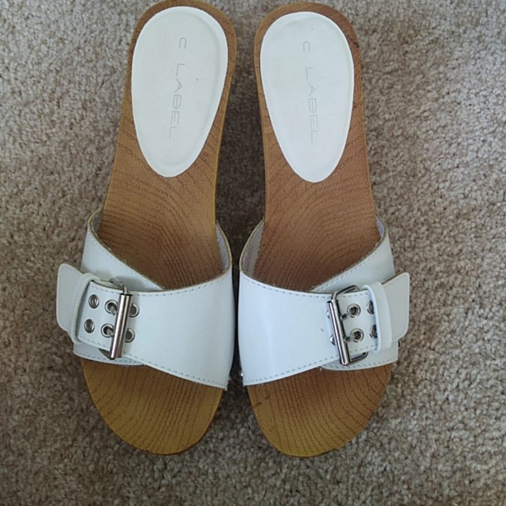 Shoe - Picture 2 of 8